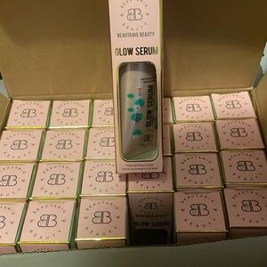 Bundle of 24 Beautaniq Beauty highlighting cream Glow Serum NIB